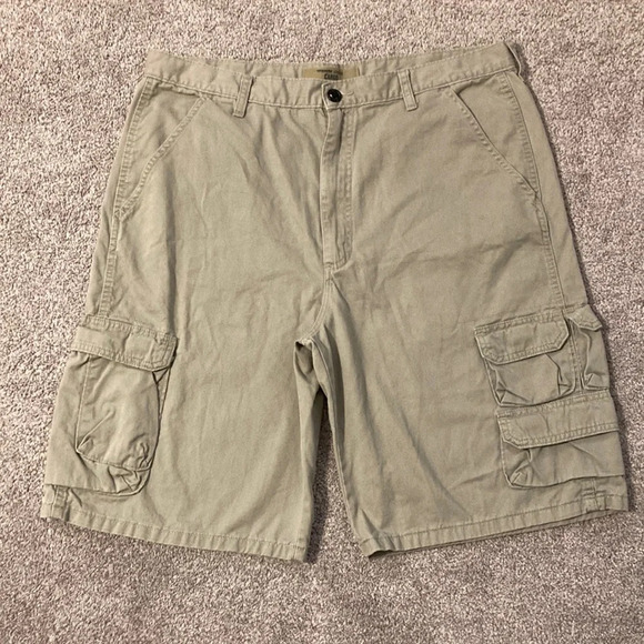 NWOT Wrangler Cargo Khaki Shorts 36 - Picture 1 of 14